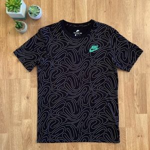 Men’s black and white Nike t shirt